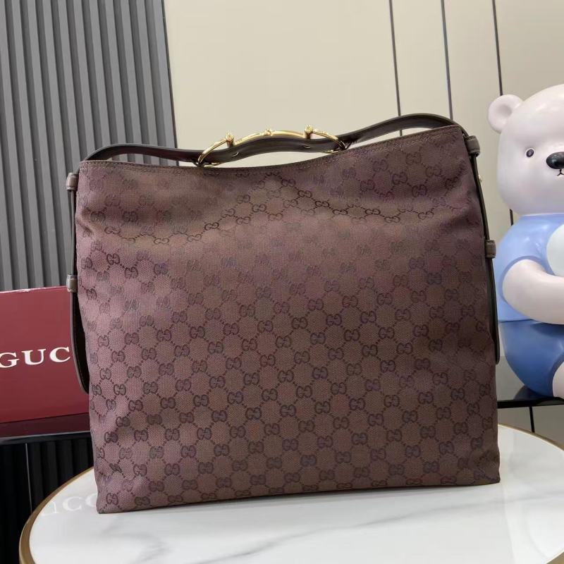 Сумка Gucci с принтом GG и фурнитурой