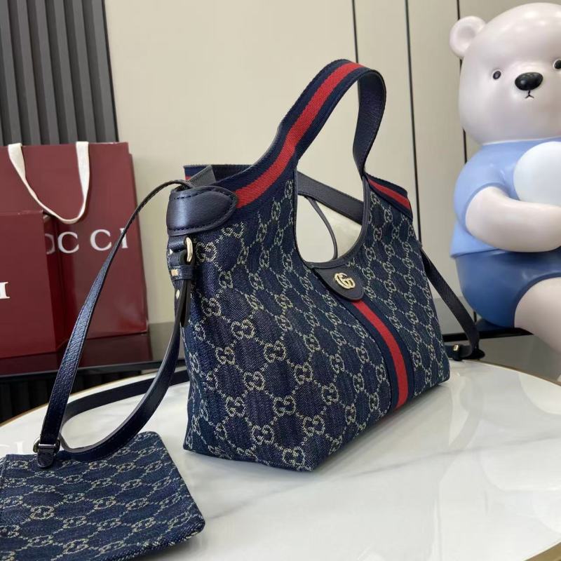 Сумка Gucci с монограммой и ремешком