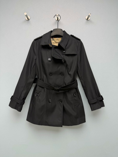 Черное пальто Burberry с поясом