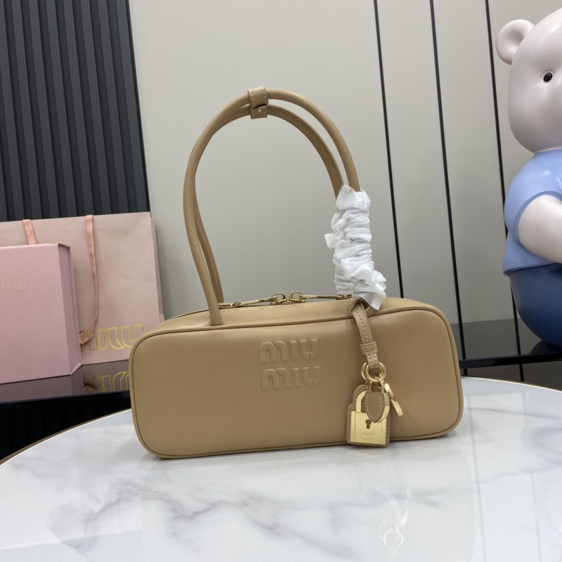 Сумка Miu Miu бежевая с замком