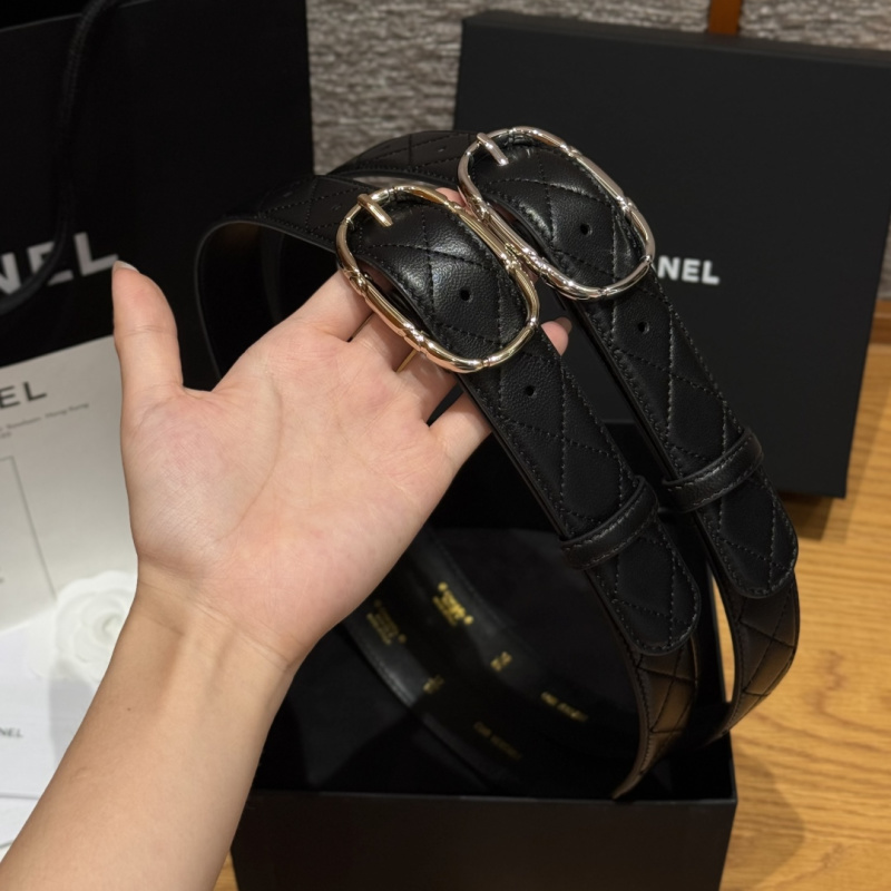 Черный кожаный ремень с двухсторонними пряжками Chanel
