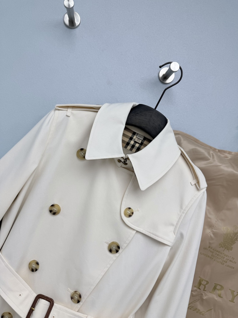 Белый тренч Burberry с поясом