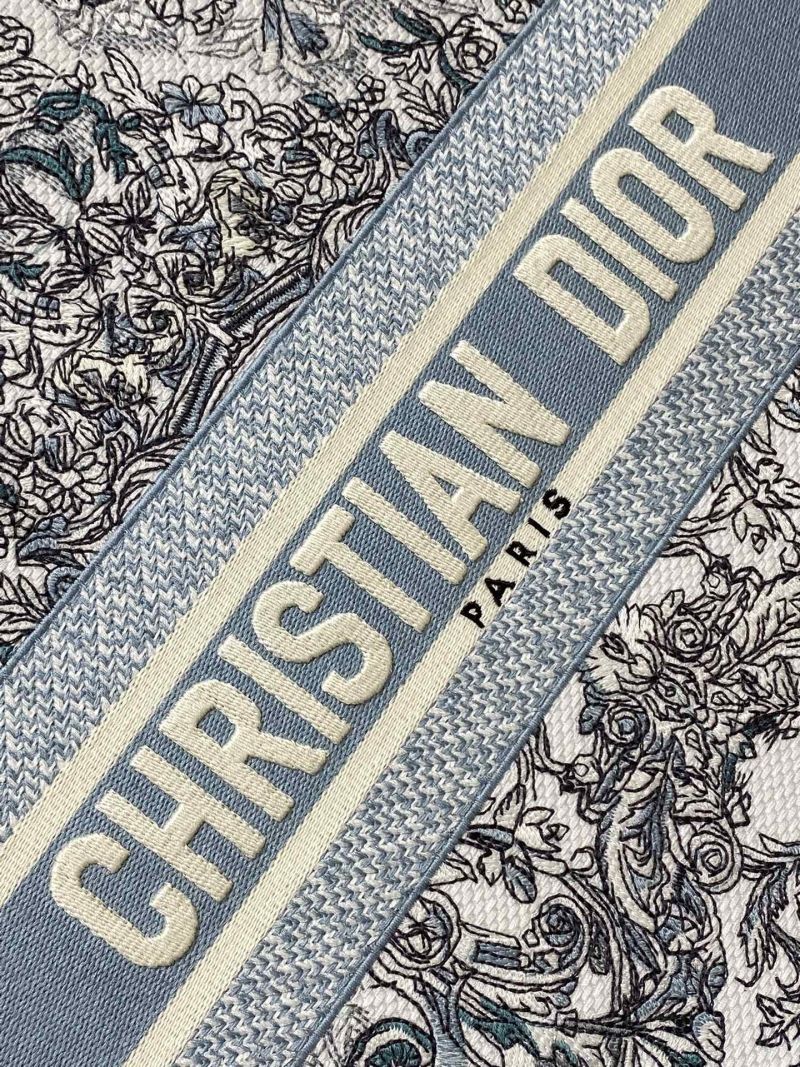 Сумка-тоут Christian Dior с вышивкой