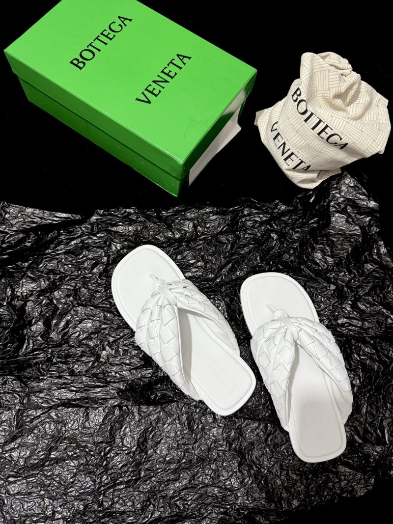 Женские плетеные босоножки Bottega Veneta белого цвета