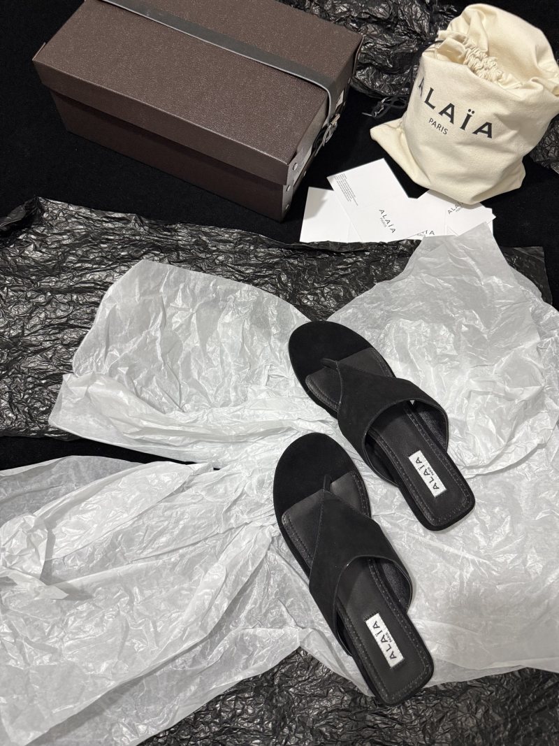 Черные замшевые женские сандалии Alaïa