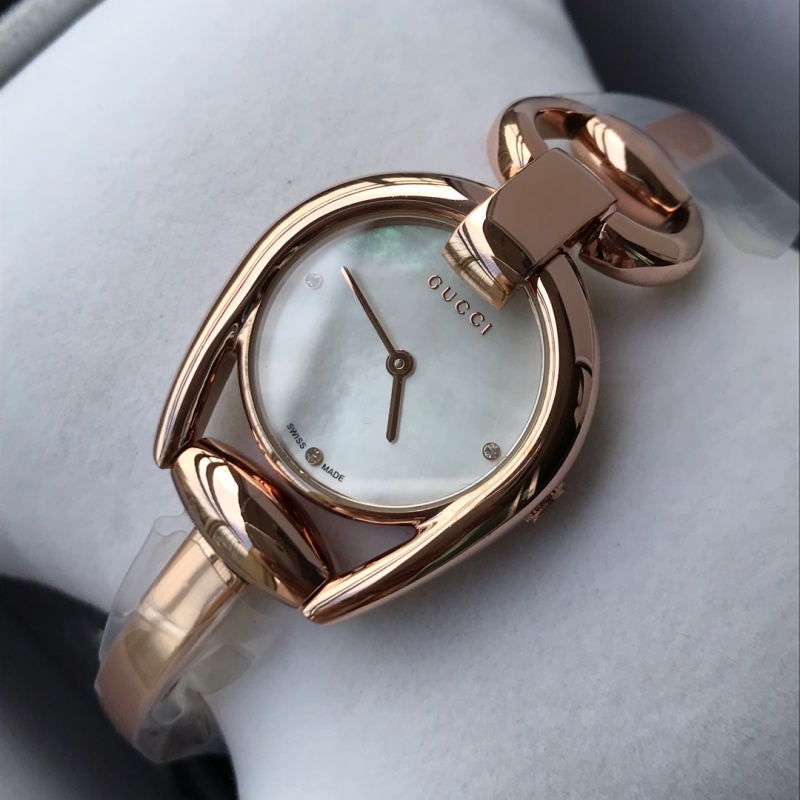 Часы Gucci