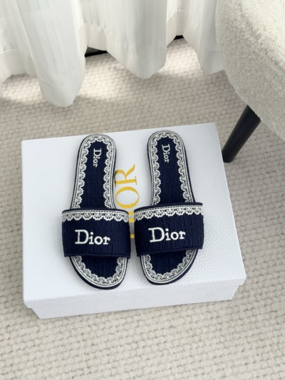 Туфли Dior с белой кружевной отделкой
