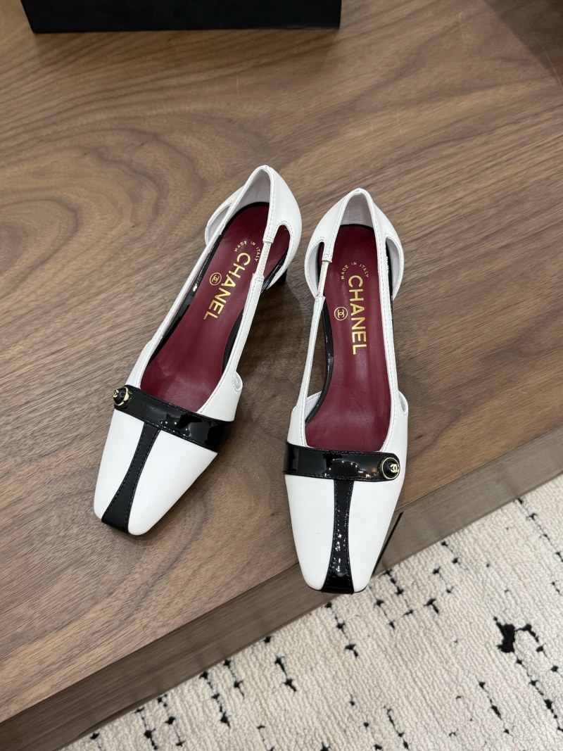 Женские туфли с контрастной вставкой Chanel