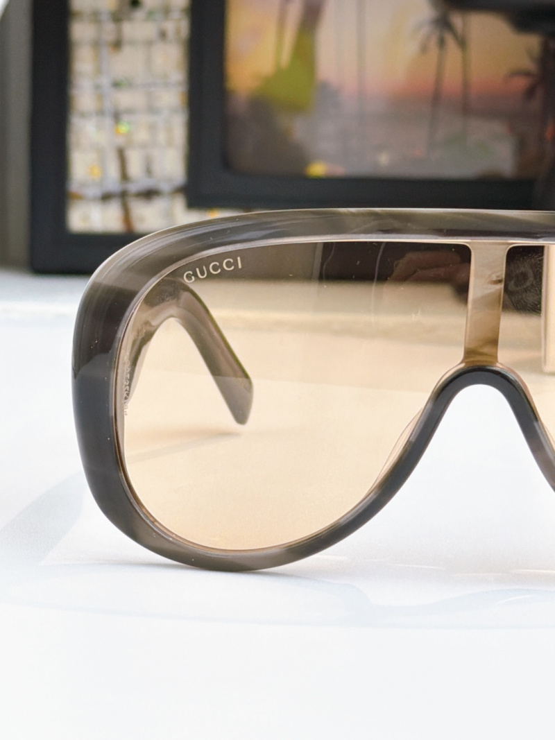 Солнцезащитные очки Gucci GG2164S