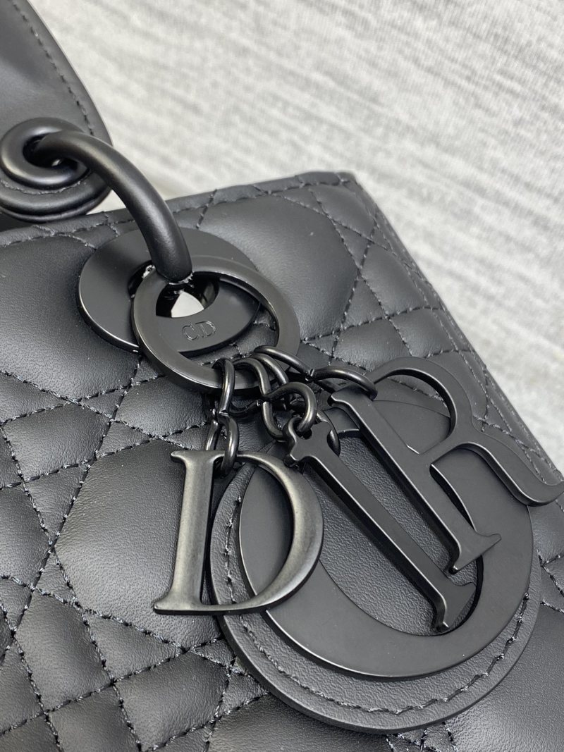 Черная сумка Dior Lady Dior с квилтингом