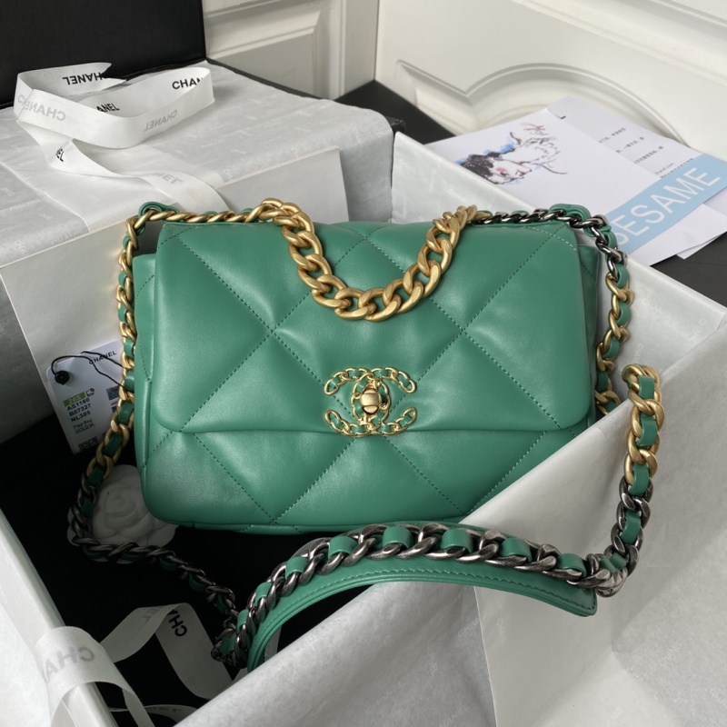 Кожаная сумка с цепочкой, зеленый цвет Chanel