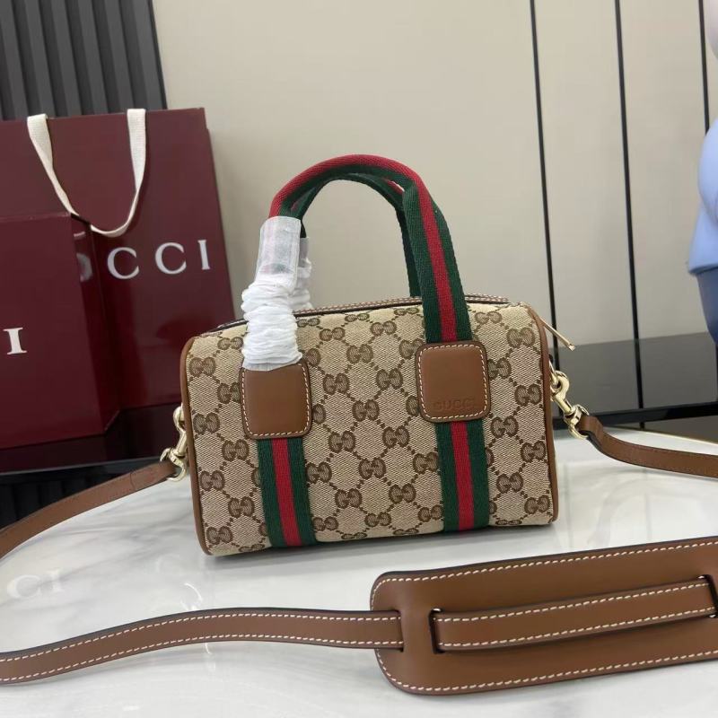 Сумка Gucci с монограммой и ремешком