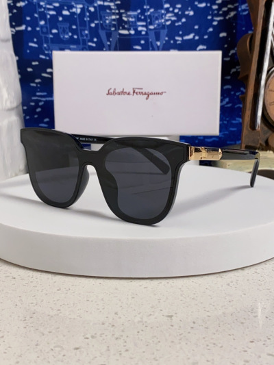 Солнцезащитные очки Salvatore Ferragamo черные