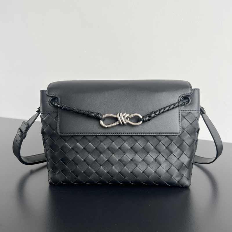 Сумка-клатч Bottega Veneta Andiamo с узлом