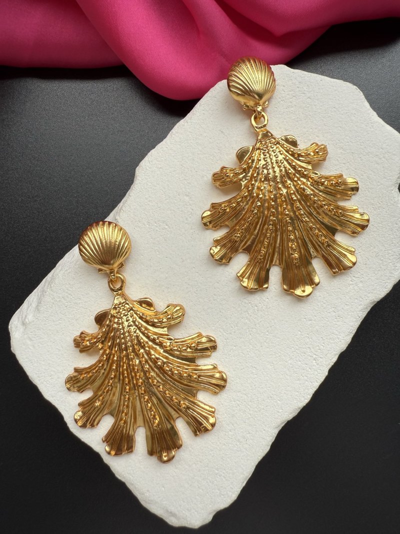 Золотистые серьги в виде морских ракушек Schiaparelli