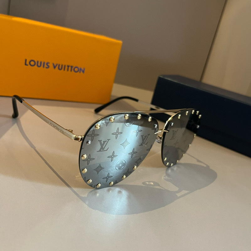 Солнцезащитные очки металлические однотонная оправа с принтом и заклепками Louis Vuitton