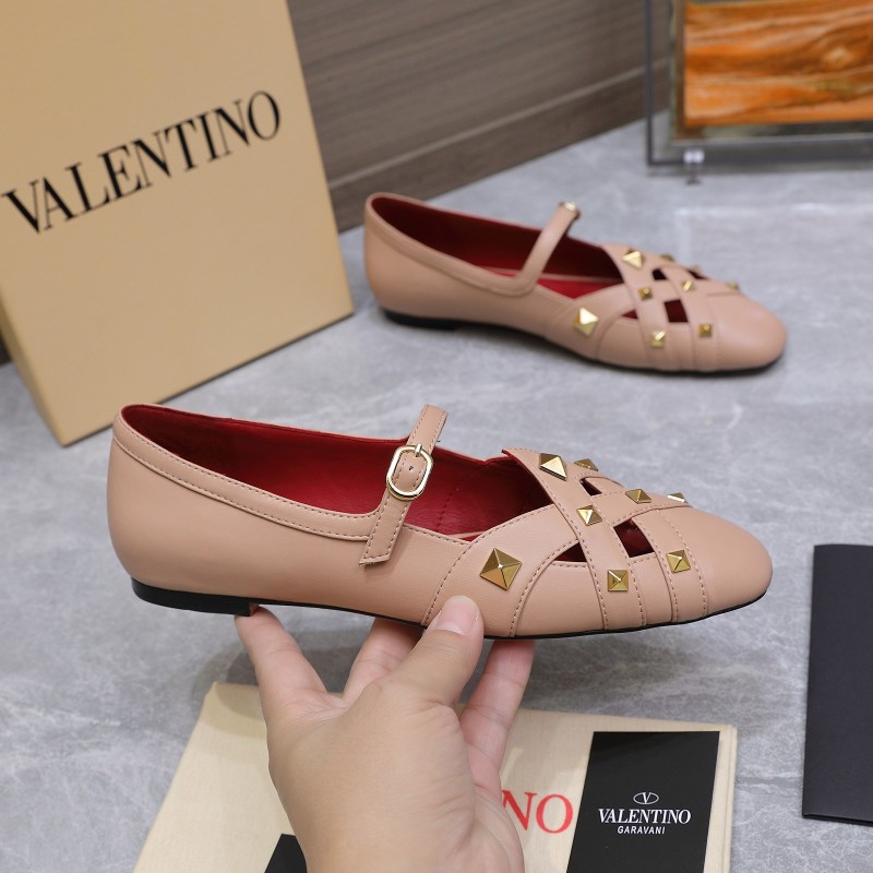 Балетки с заклепками и ремешком Valentino Garavani