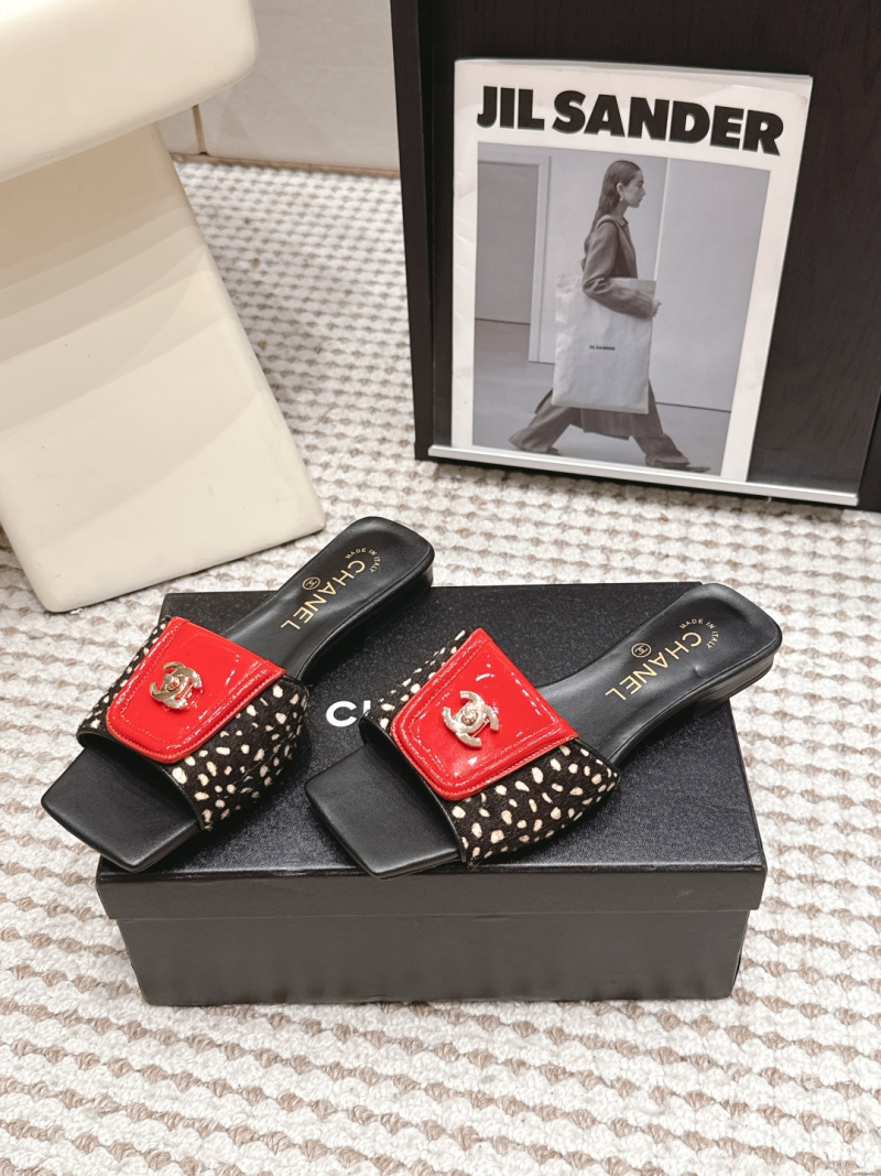 Сандалии женские с красным ремешком Chanel