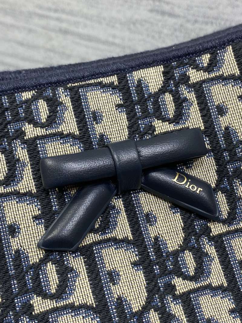 Сумка Dior с монограммой и бантом