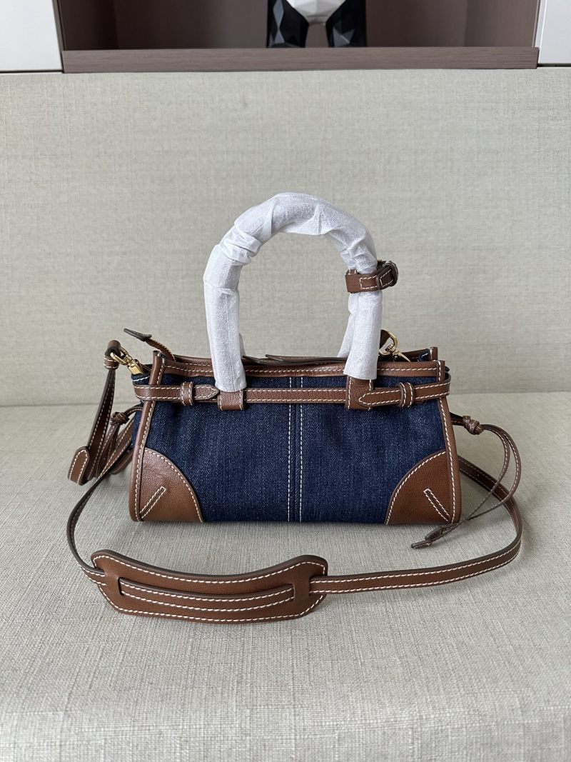 Модель Bonnie из денима и кожи от Prada