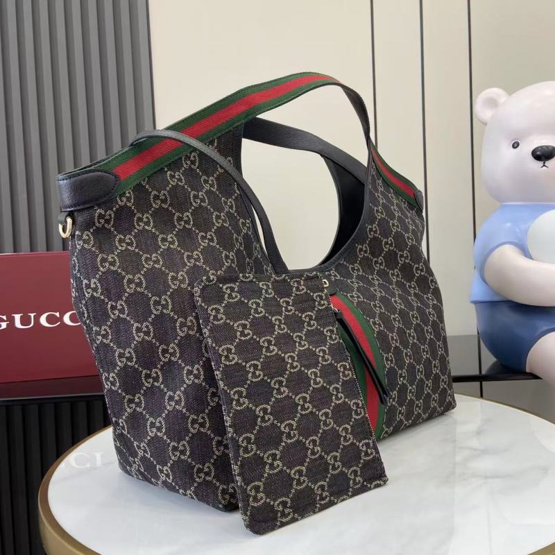 Сумка Gucci с монограммой и ремешком