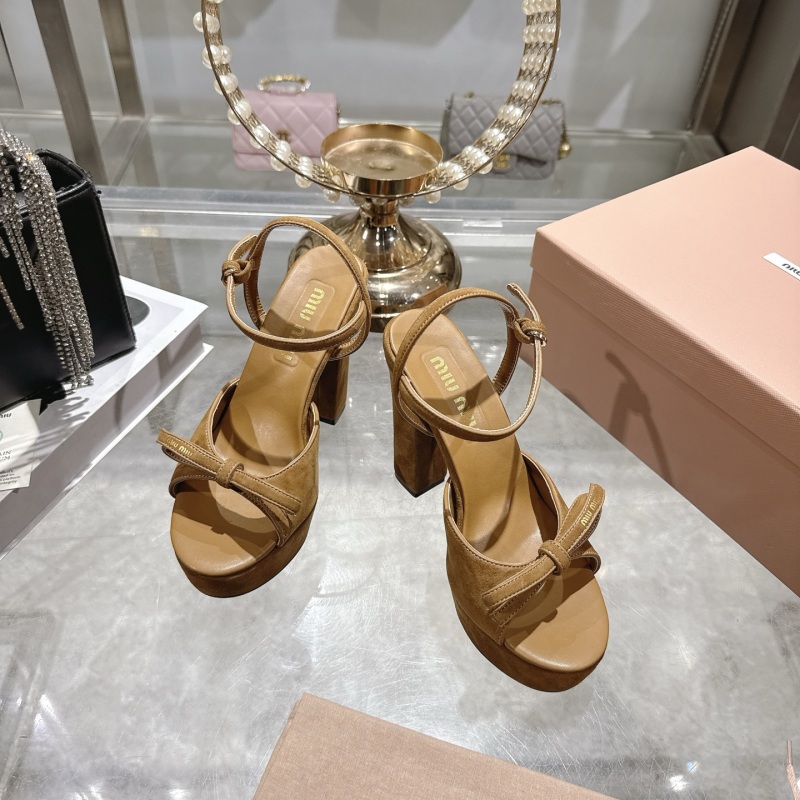 Женские босоножки на каблуке с ремешком Miu Miu
