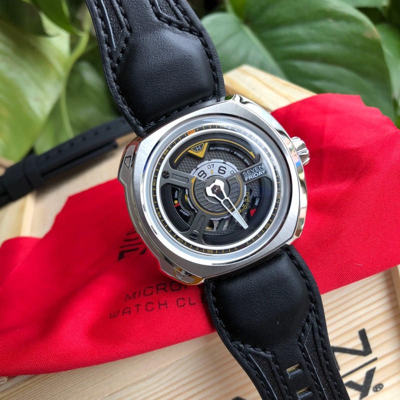 Часы SevenFriday