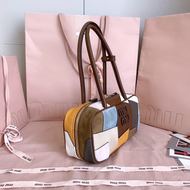 Женская сумка боулет с цветными кожаными вставками Miu Miu