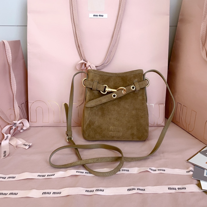 Мини-сумка Miu Miu из замши