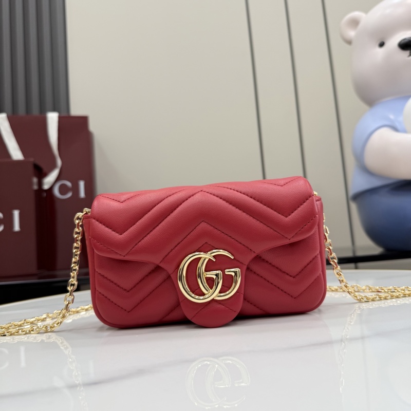 Красная сумка Gucci с цепочкой
