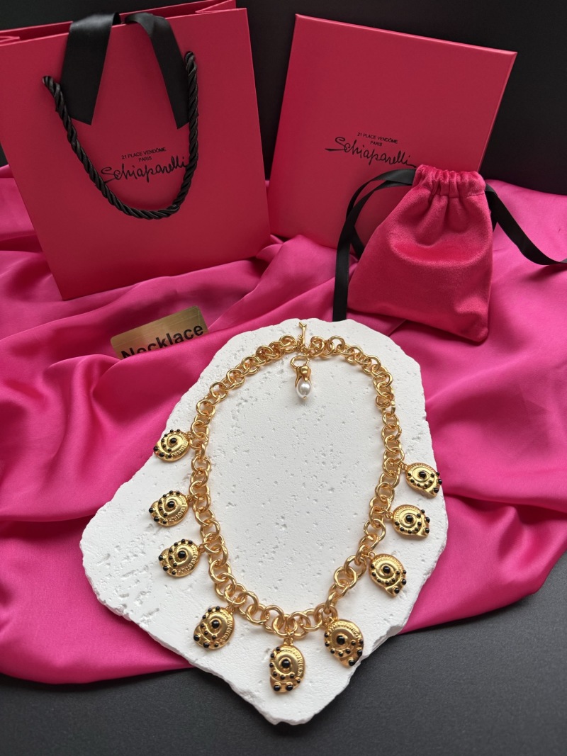 Колье с черепами Schiaparelli