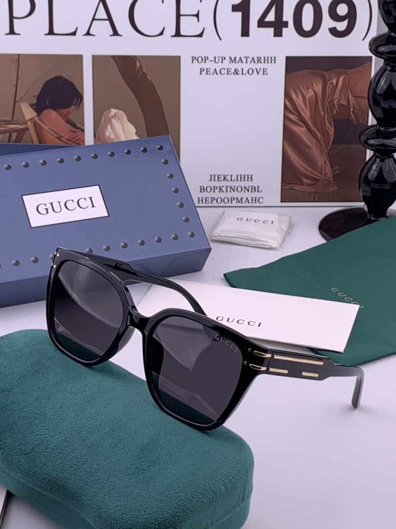 Солнцезащитные очки в квадратной черной оправе Gucci
