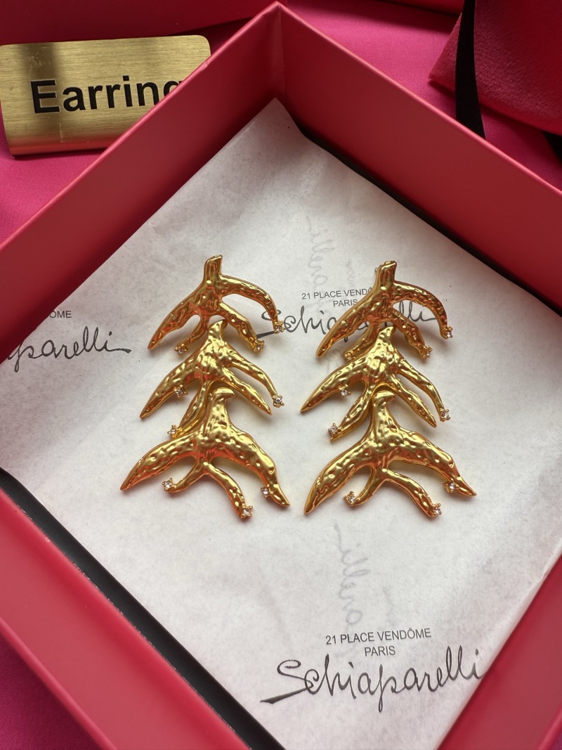 Серьги Schiaparelli в виде золотых фигур