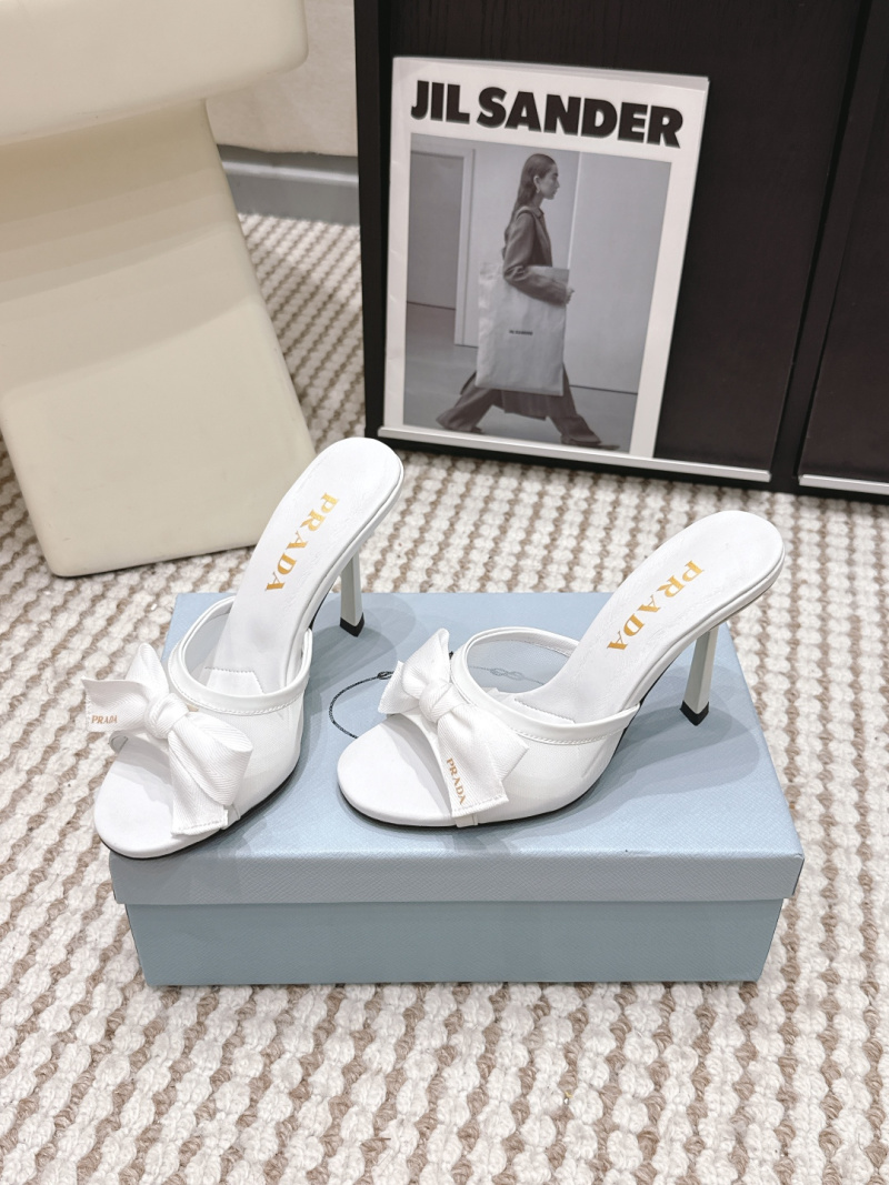 Женские мюли Prada белые с бантом и высоким каблуком