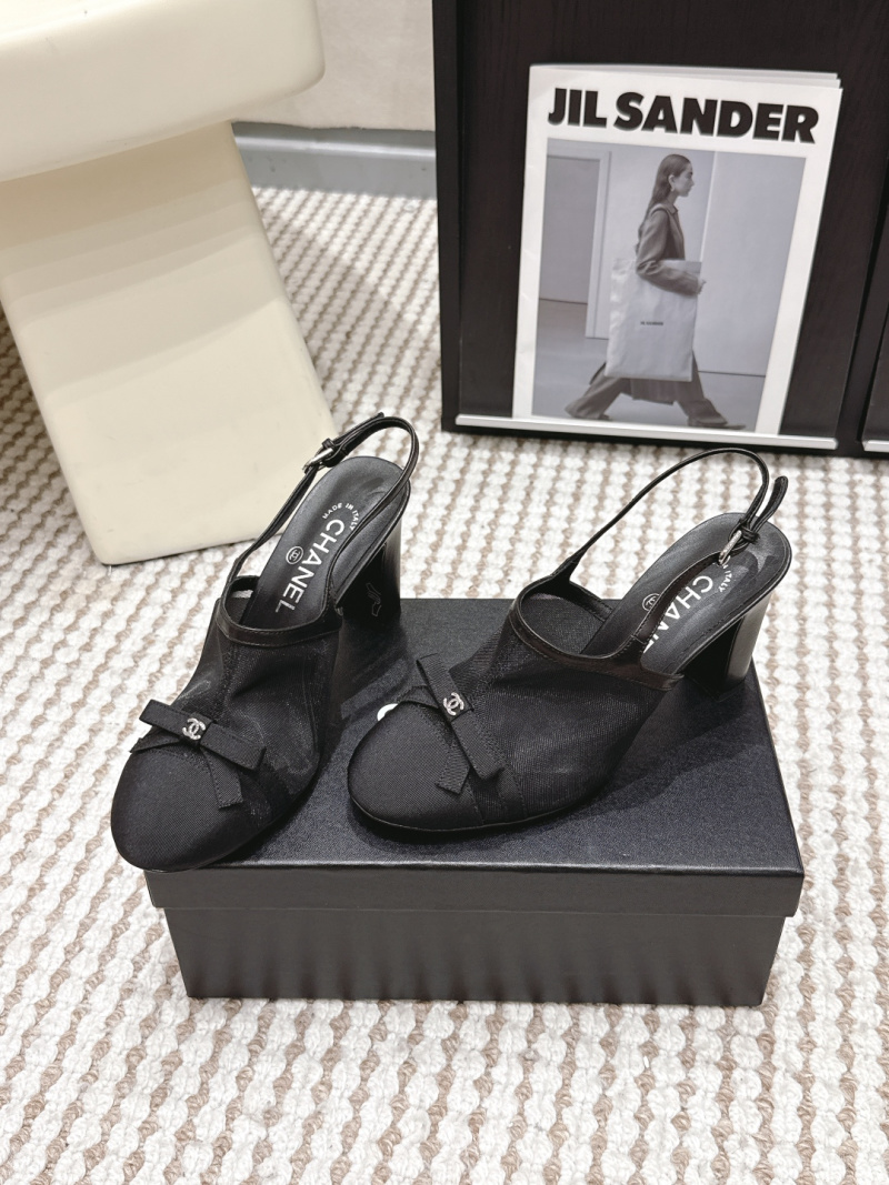 Черные босоножки с бабочкой и ремешком Chanel