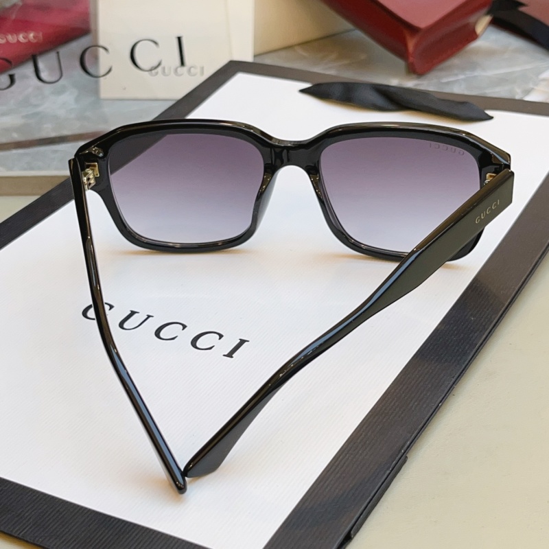 Солнцезащитные очки Gucci GG2120SA