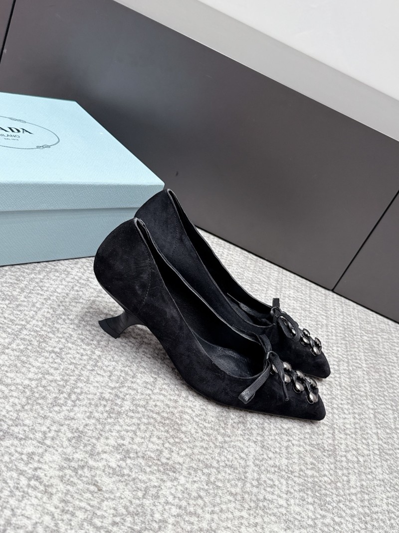 Женские замшевые туфли с декором Prada