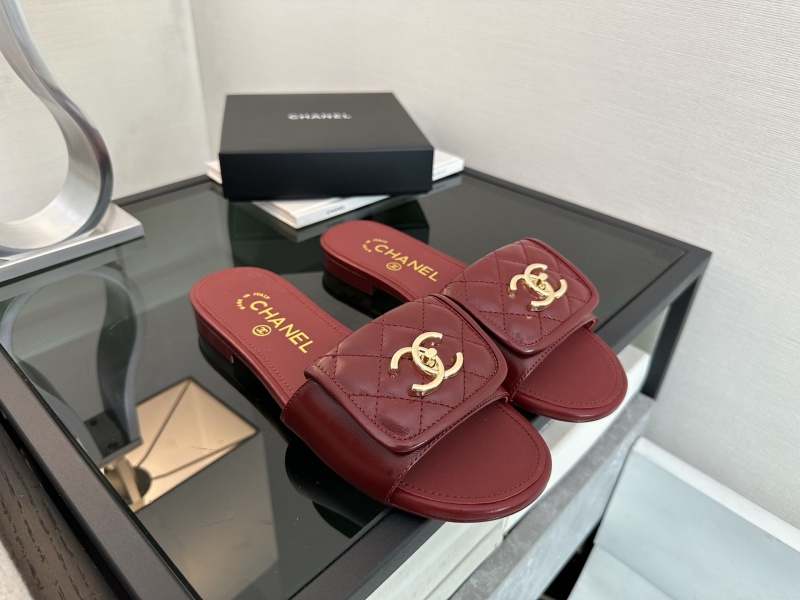 Женские красные босоножки Chanel с логотипом