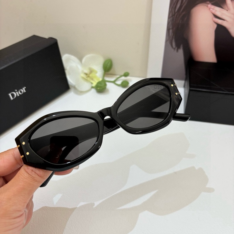 Черные солнцезащитные очки Christian Dior