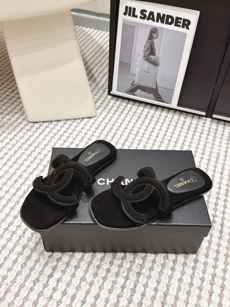 Шлёпанцы Chanel с декором из двойной сплетенной цепи