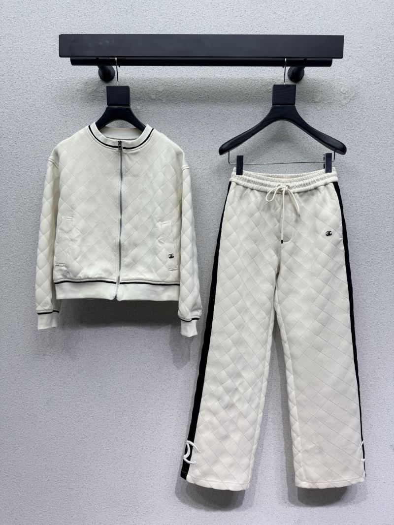 Костюм с квадратной стёганой текстурой Chanel