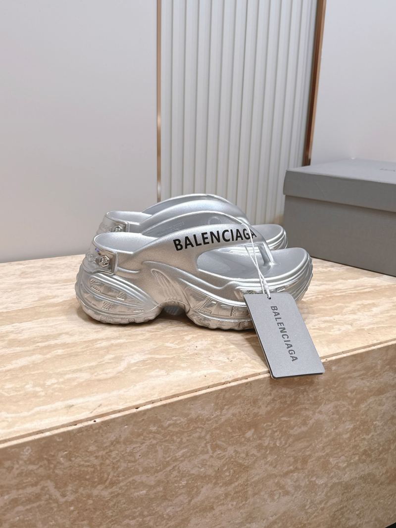 Женские шлёпанцы Balenciaga серебряного цвета