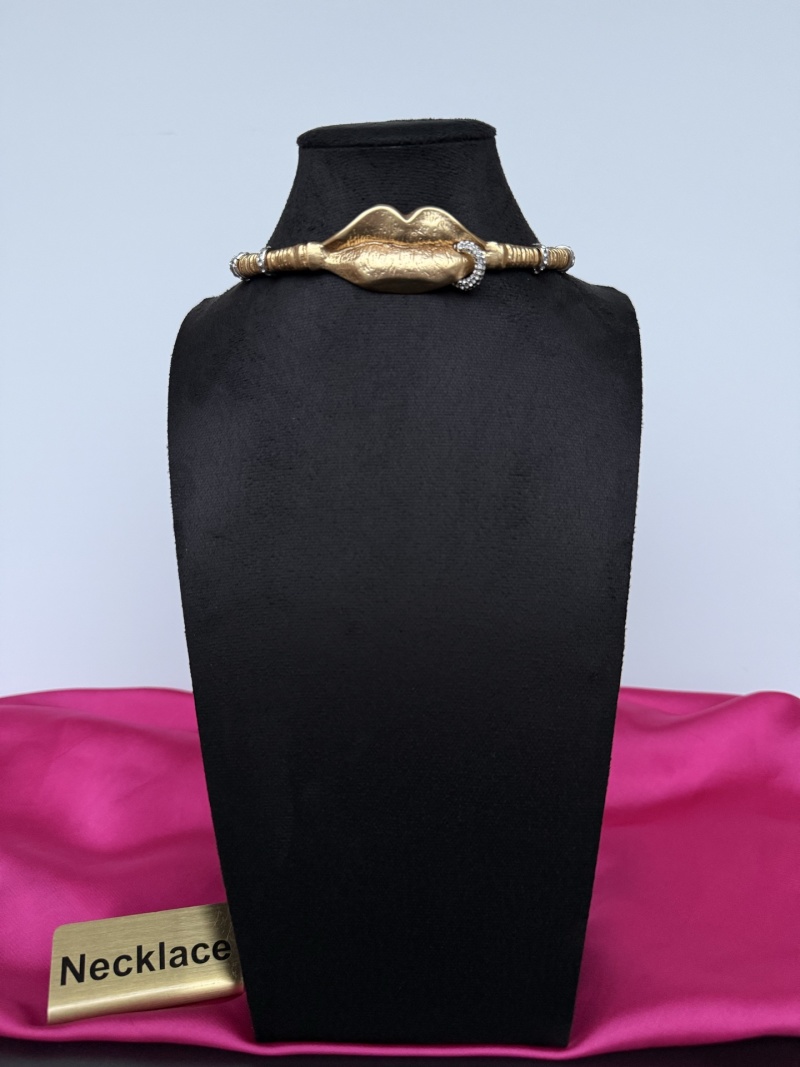 Колье в виде губ Schiaparelli