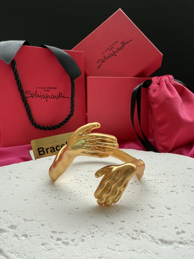 Браслет в виде двух рук Schiaparelli