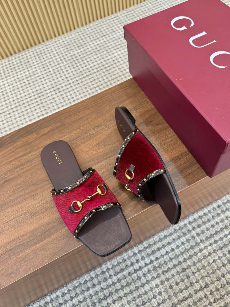 Женские сабо и мюли с цепочкой и стразами Gucci