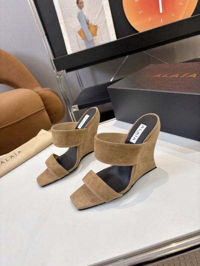Женские замшевые мюли Alaïa на клине