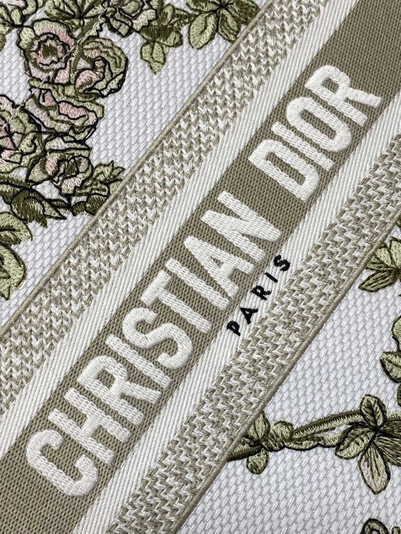 Сумка Christian Dior Lady Dior с цветочным принтом