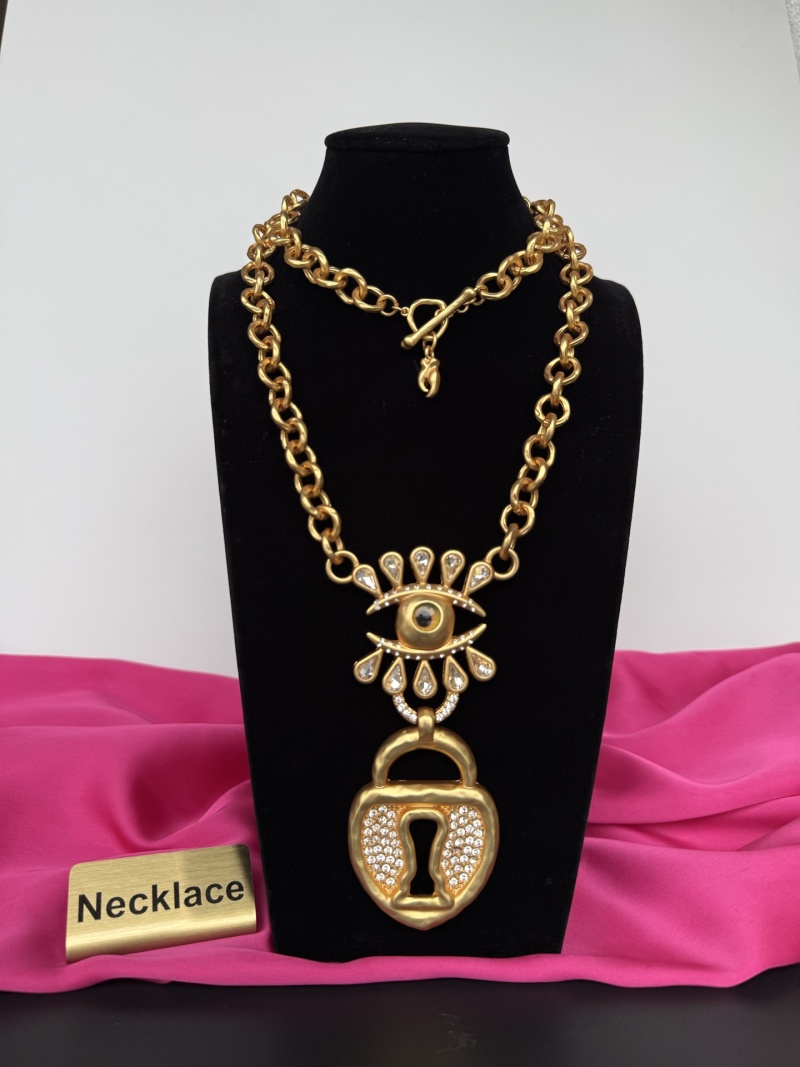 Золотистое колье с глазом и замком Schiaparelli