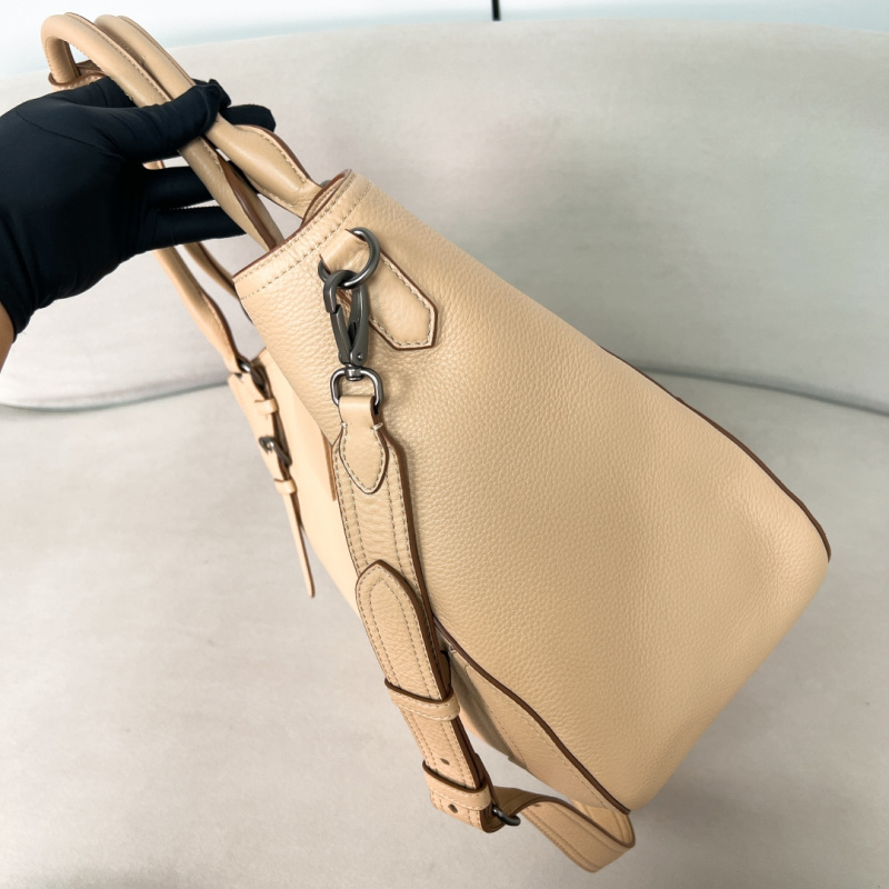 Кожаная сумка Prada