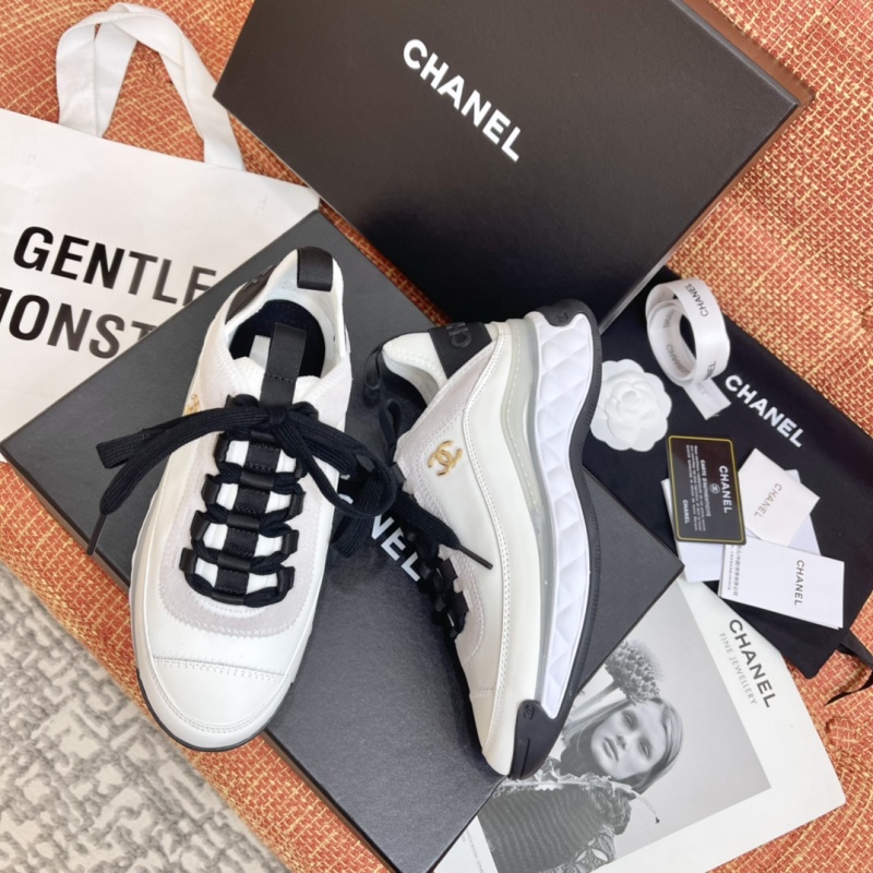 Кроссовки Chanel белых тонов